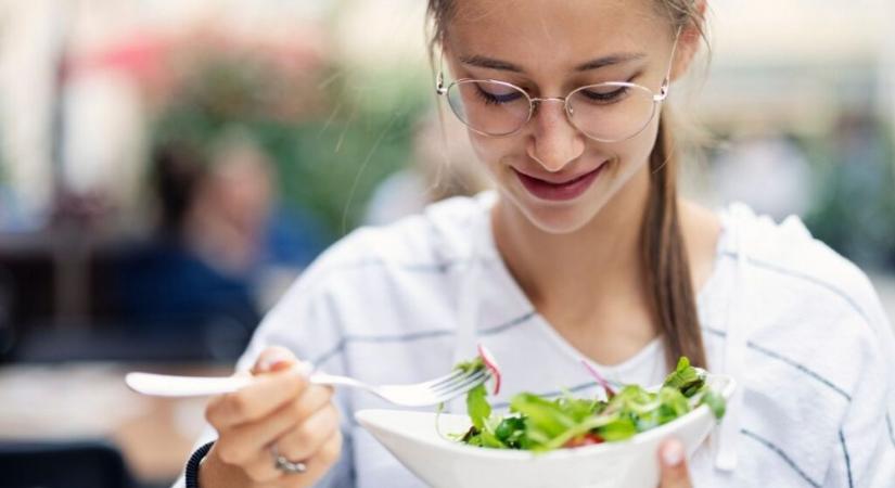 Húsmentes táplálkozás tinédzsekorban? A szakértők óvatosságra intenek
