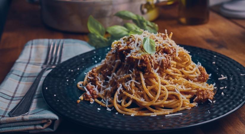 Felejtsd el a menzás rettenetet - Íme a legfinomabb bolognai szósz, gazdag és aromás