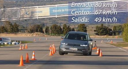 Videó: Stílusosan vette a jávorszarvas-tesztet a Hyundai Ioniq 5
