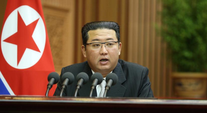 Azért fogyott Kim Dzsongun ekkorát, mert nem tud sajtot importálni a COVID miatt