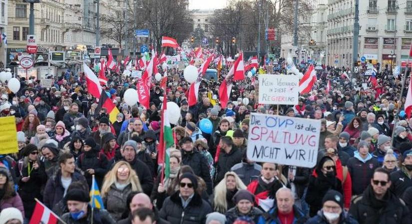 Huszonhétezren tüntettek Bécsben a kötelező oltás ellen