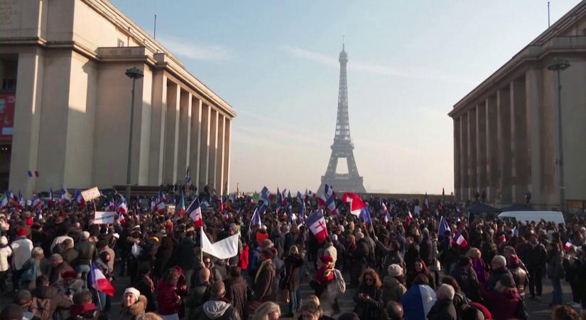 Oltás- és korlátozás ellenes tüntetések Európa szerte