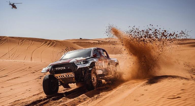 Látványos képeken a szaúdi Dakar-rali, ahol a Toyota legyőzte az Audit