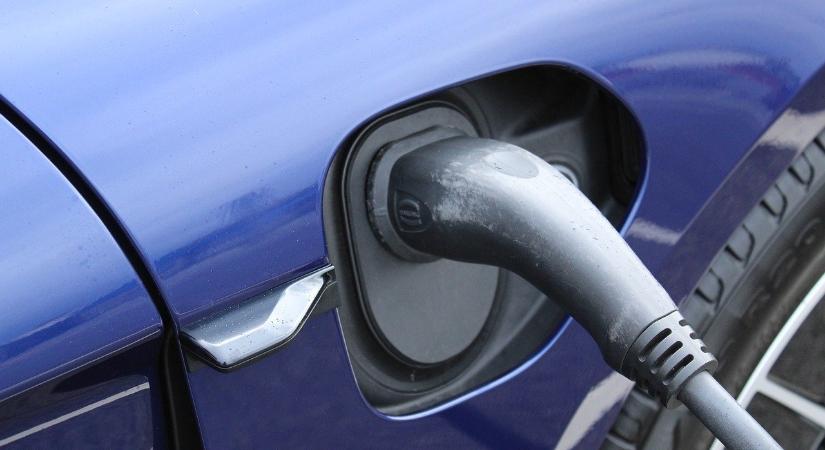 Hitelt nyújt az EBRD az elektromos autók akkumulátoraihoz részegységet gyártó tatabányai üzem építéséhez