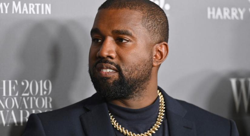 Kanye West felpofozta egy rajongóját, amiért autogramot kért tőle