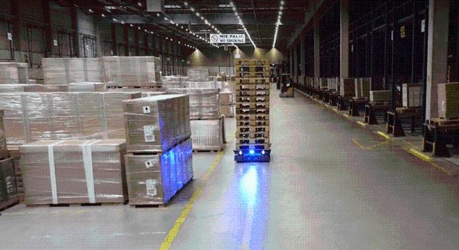 Az FM Logistic autonóm mobil robotot alkalmaz az IKEA raktárában