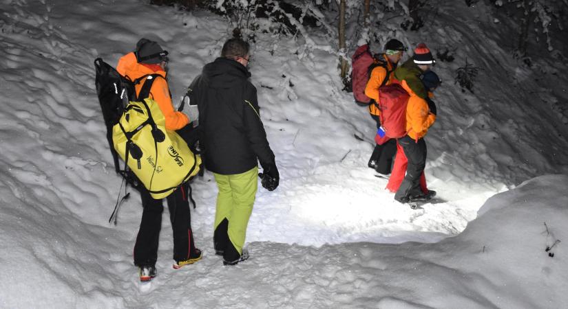 Aprés-ski: hegyimentők hozták le a nem szomjas síelőket