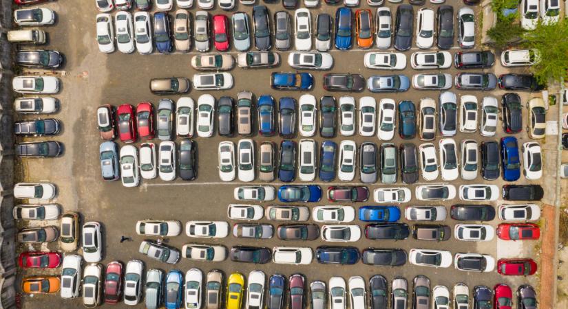 Dráma a használtautó-piacon: két év alatt 2 milliót drágultak a kocsik Magyarországon