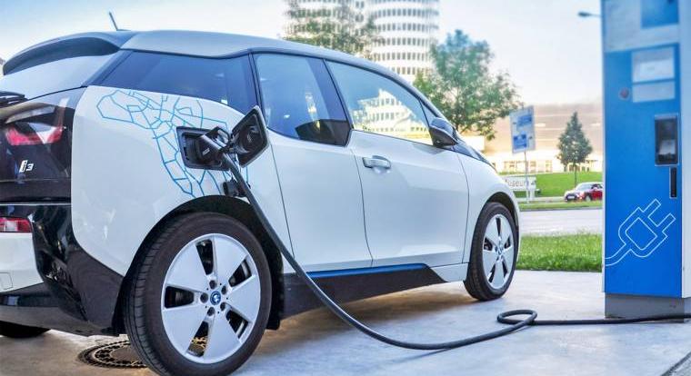 Meglepő anyagból készülhet az elektromos autók tartósabb akkumulátora