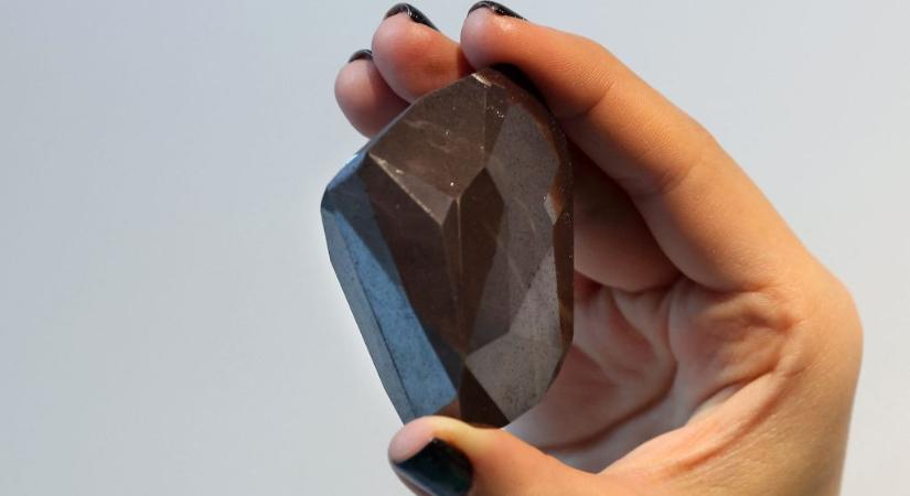 Milliárdokért kelhet el egy földön kívüli fekete gyémánt