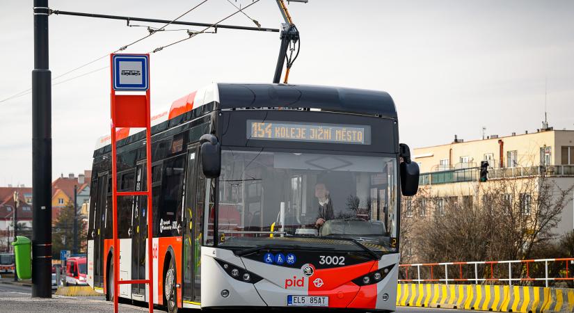 Zöldül a prágai tömegközlekedés: elindult a Škoda E'City