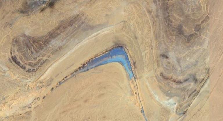 Rejtélyes, kék színű valamit vettek észre a Szaharában a sivatag műholdfelvételeit nézegetve