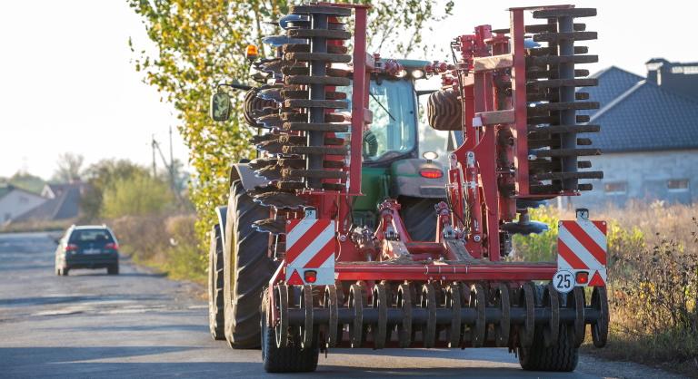 Sokan nem ismerik a szabályokat: csak így vezethetsz traktort Magyarországon