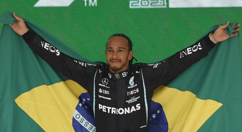 Szavazz: Folytatja pályafutását Hamilton az F1-ben – és örülnél neki?