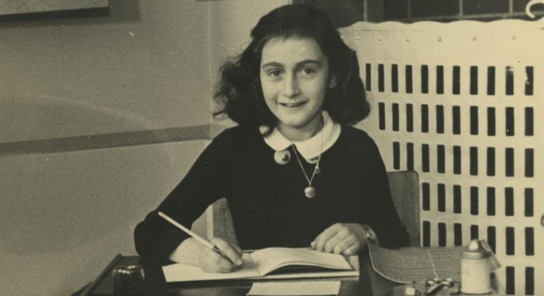 Cáfolják, hogy Anna Frankot egy zsidó jegyző árulta volna el