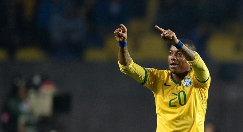 Csoportos nemi erőszak miatt kilenc év börtönt kapott a százszoros brazil válogatott