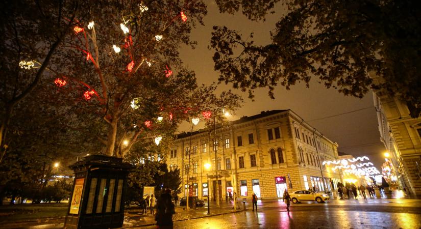 Hétfőig marad még az ünnepi pompa Szegeden