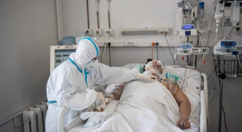 Napi vírus: 65 beteg meghalt, második napja csúcson az új fertőzöttek száma