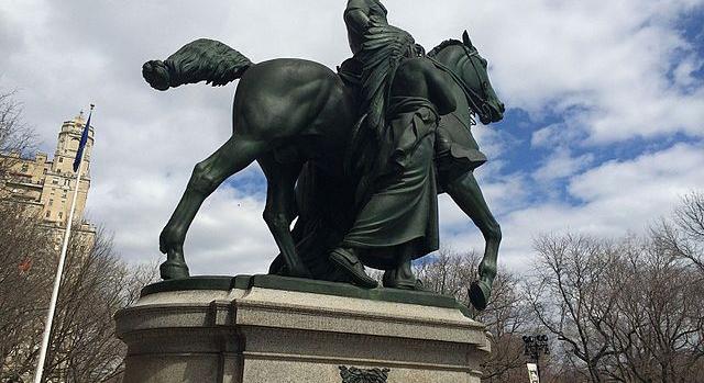 Eltávolították Teddy Roosevelt szobrát New Yorkból, mert “sértő”