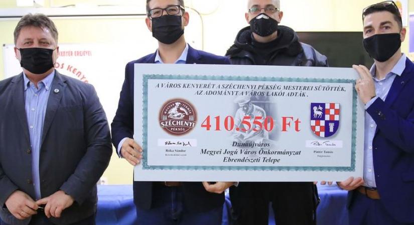 Több mint négyszázezer forintnyi adományt gyűjtöttek Dunaújvárosban