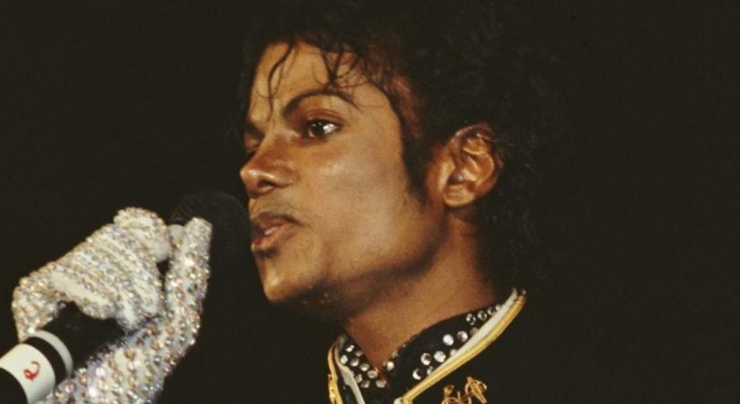 Kiderült: ezért viselt Michael Jackson mindig csak az egyik kezén fehér kesztyűt