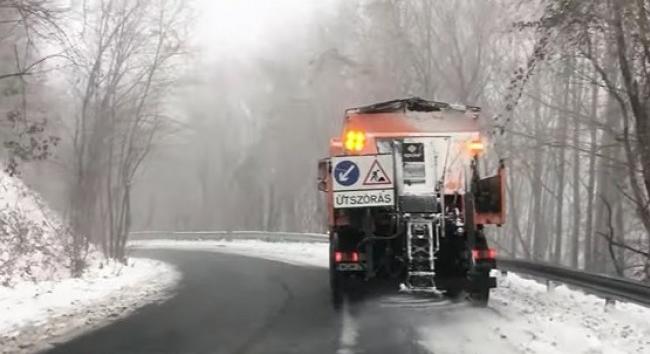 Tél van, sok a baleset. A Magyar Közút panaszkodik az autósokra