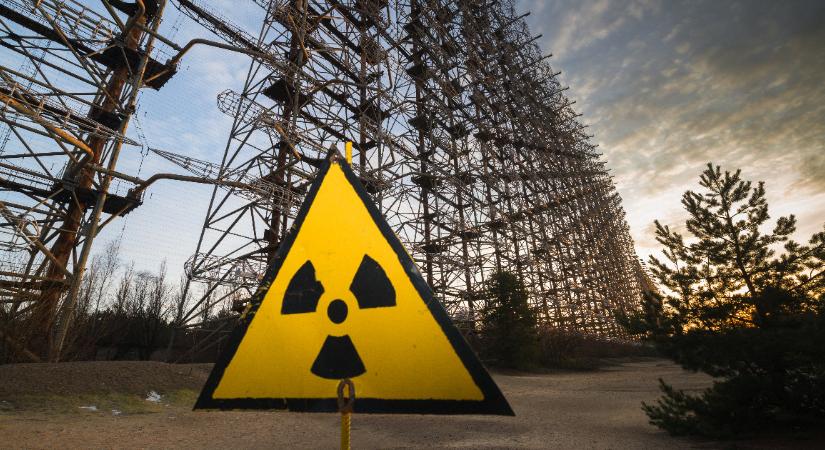 Vadabbnál vadabb összeesküvés-elméletek kötődnek a Csernobil mellett, a semmi közepén rozsdásodó 150 méteres fémszerkezethez
