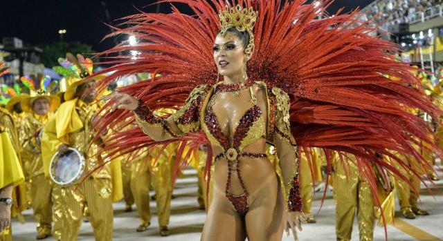 Áprilisra halasztják a riói karneváli felvonulást