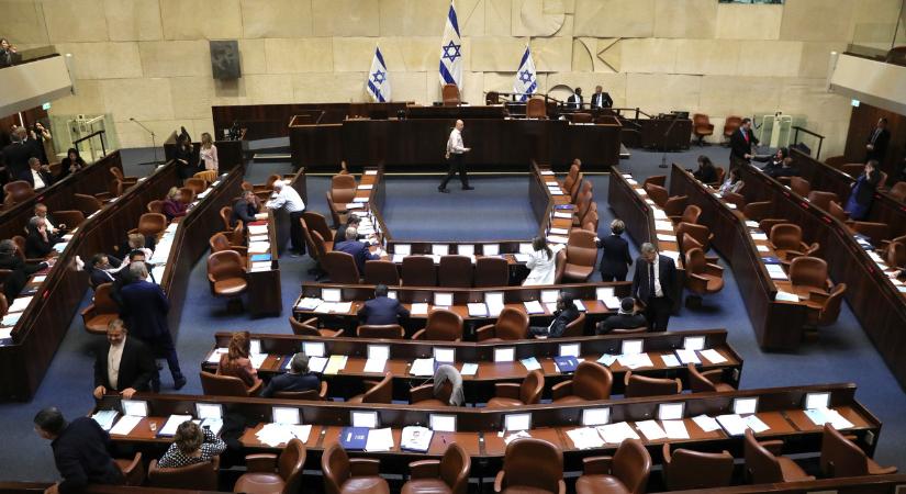 A négy adag oltás után lett kovidos az izraeli védelmi miniszter