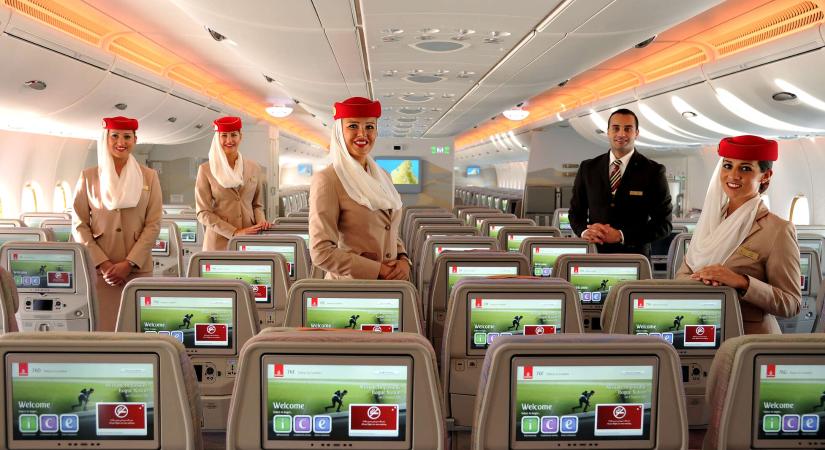Ex Emirates alkalmazottak: fogyásra kényszeríti légiutas-kísérőit a légitársaság