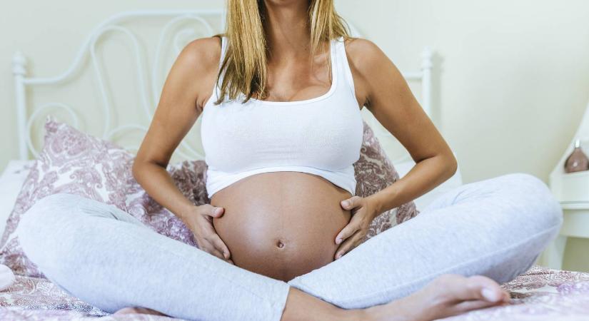 Így néz ki valójában egy hármasikrekkel várandós nő hasa szülés előtt és után