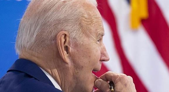 Joe Biden telefonált, majd újabb ígéretet tett