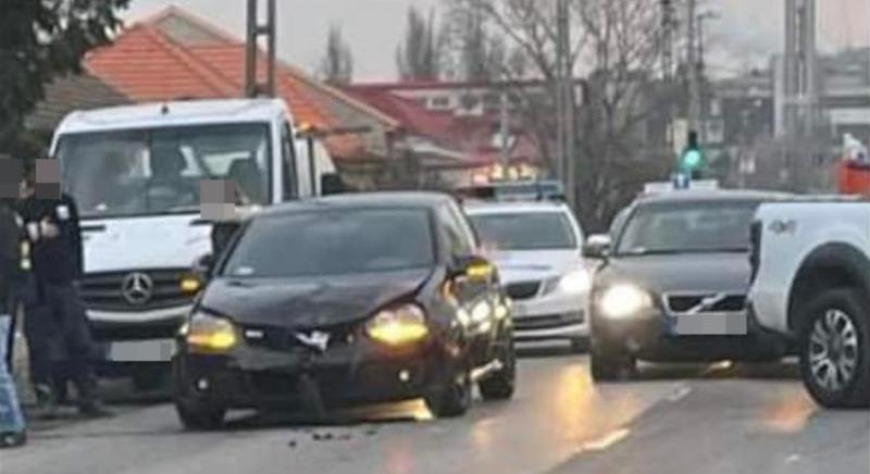Két autó ütközött össze Dorogon