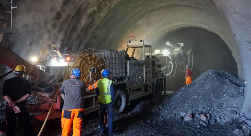 Gőzerővel fúrják az új koperi vasúti alagutakat