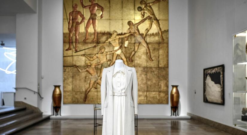 Avantgárd ihlette divat: Yves Saint Laurent kreációi hat párizsi múzeumban – képekkel