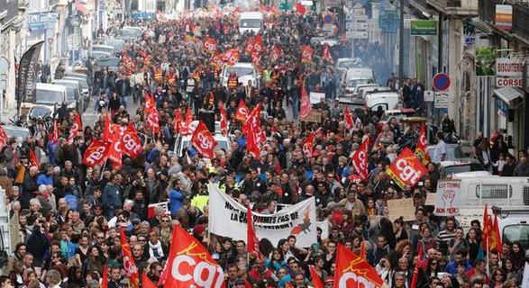 Országos tüntetés Franciaországban