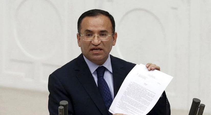 Lemondott a török igazságügyi miniszter