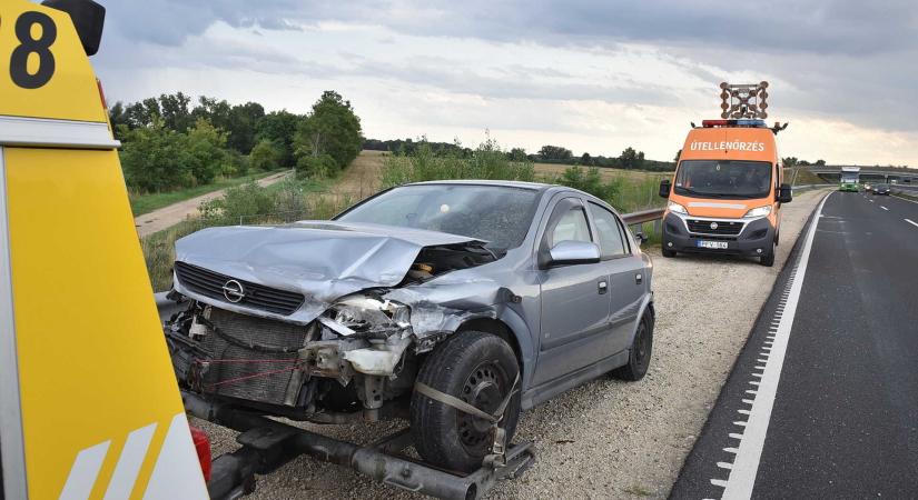 Bámészkodás is okozhat torlódást, balesetet - figyelmeztet a Magyar Közút