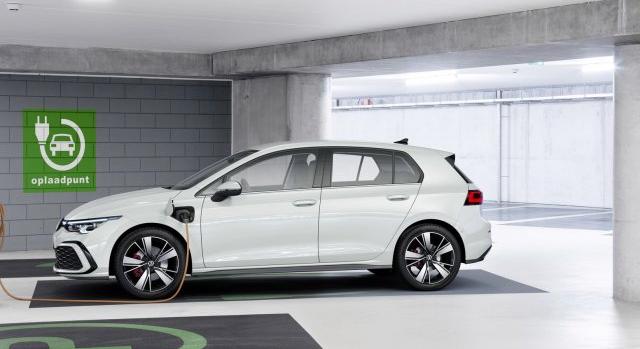 Már idén megkapja az új konnektoros VW Golfokat a hazai piac is