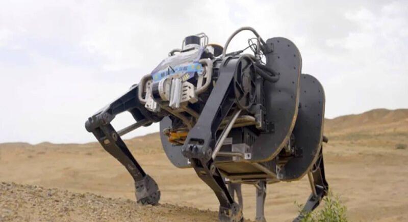 A világ legnagyobb négylábú bionikus robotját építette meg Kína