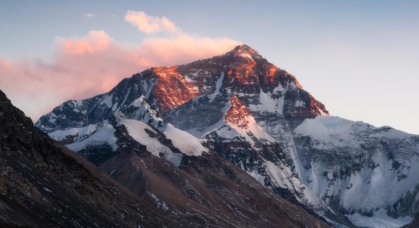 Aggasztó ütemben olvad a Mount Everest legmagasabb gleccsere