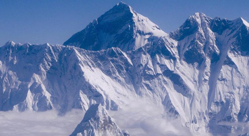 Sokkal gyorsabban olvad egy gleccser a Mount Everestenen, mint arra bárki is számított