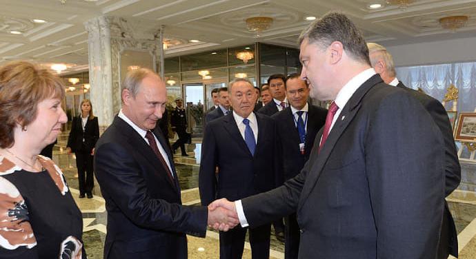 Putyin oroszországi politikai menedékjogot ajánlott fel Petro Porosenko volt elnöknek