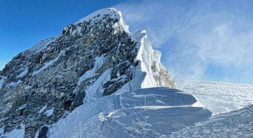 Az elmúlt 30 évben két évezrednyi jég olvadt ki a Himalája legmagasabban fekvő gleccseréből