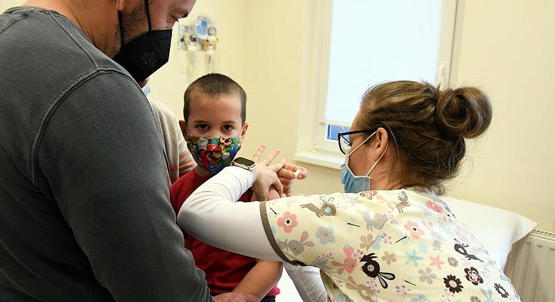 Még több Pfizer-vakcinát vett Magyarország