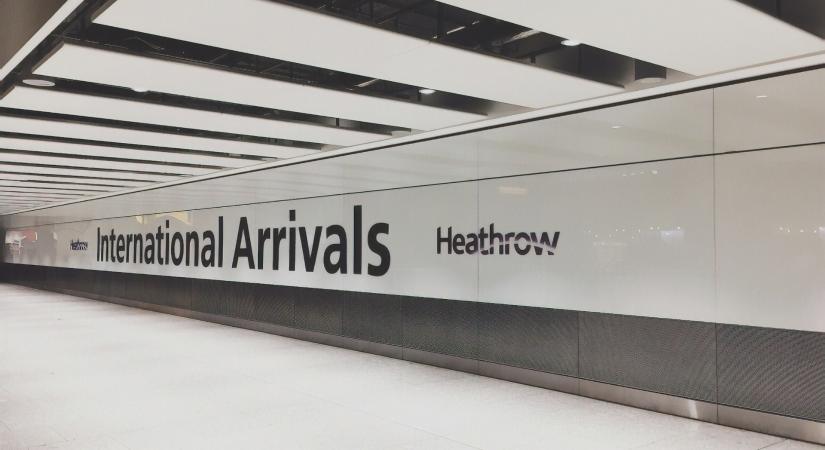 Hivatalos: megszűnt az Angliába utazók érkezés utáni tesztelési kötelezettsége
