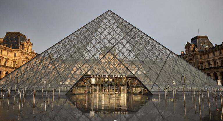 Nyitnának a fiatalok felé, teljesen újjávarázsolnák a Louvre-t