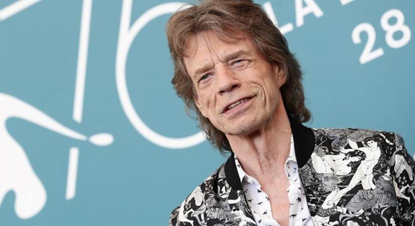 Mint két tojás: Mick Jagger legkisebb gyermeke kiköpött mása a világsztárnak