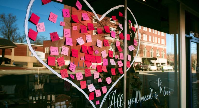 Romantikus vallomások, szerelmes közös képek – így ünnepelték a Valentin-napot a világsztárok