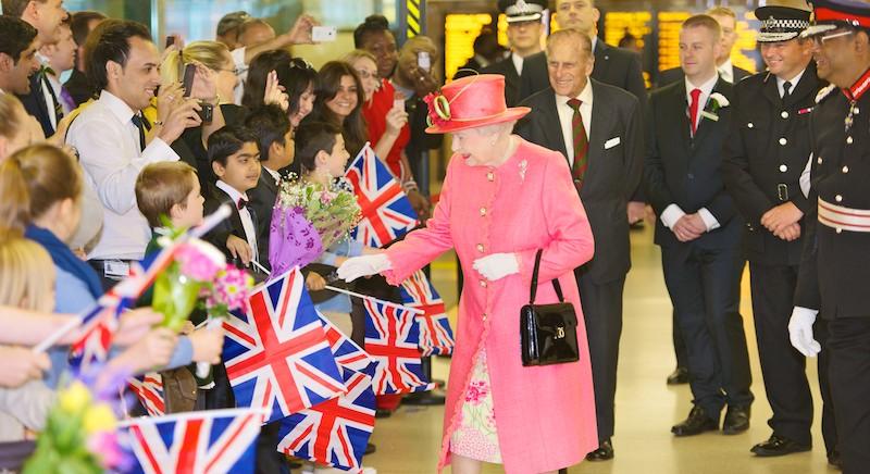 Exkluzív kutyaparfümöt dobott piacra II. Erzsébet királynő